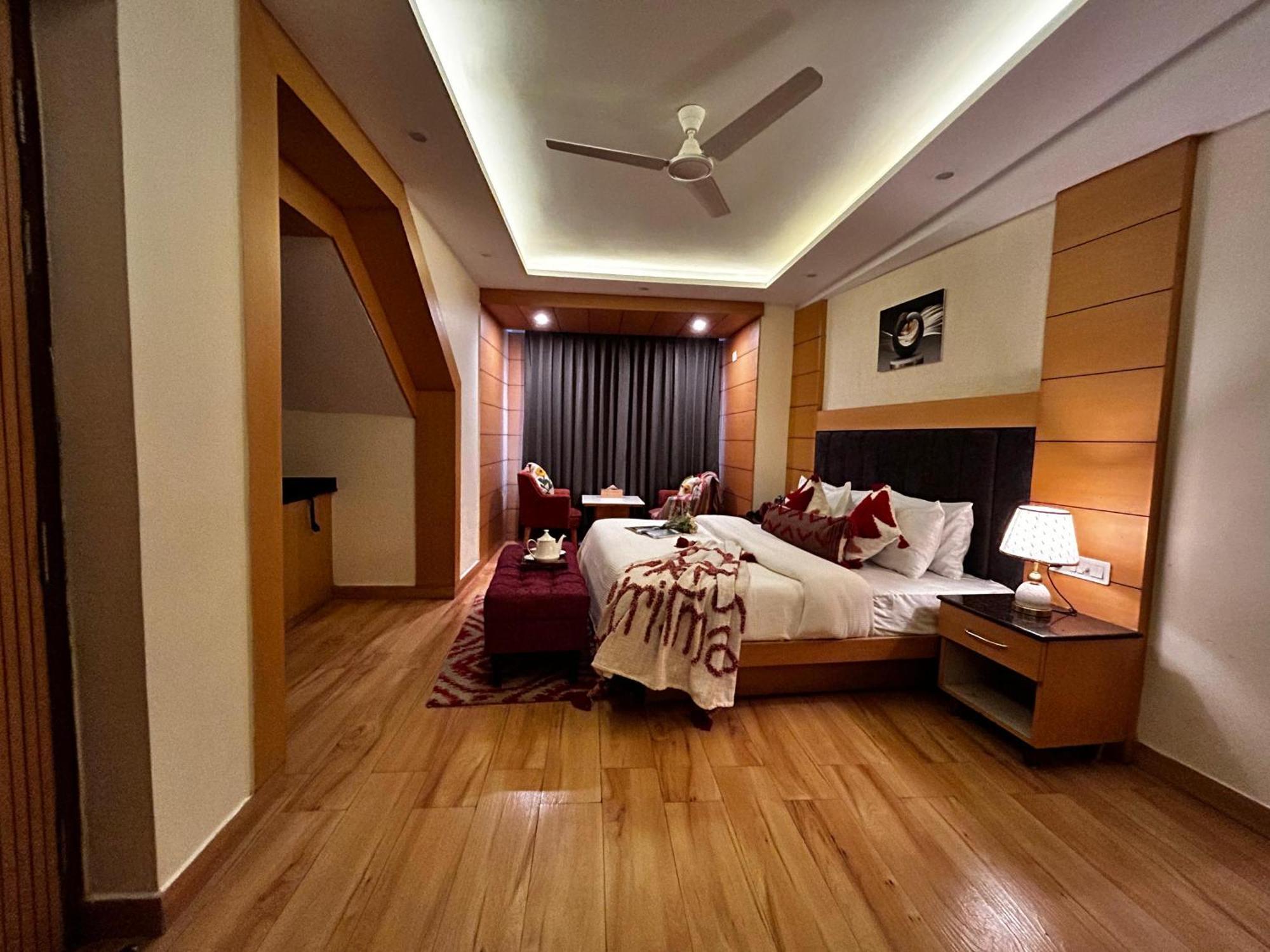 Hotel Super @Mall Road Mussoorie Exterior photo